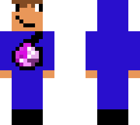 persona con una pocin en la camiseta